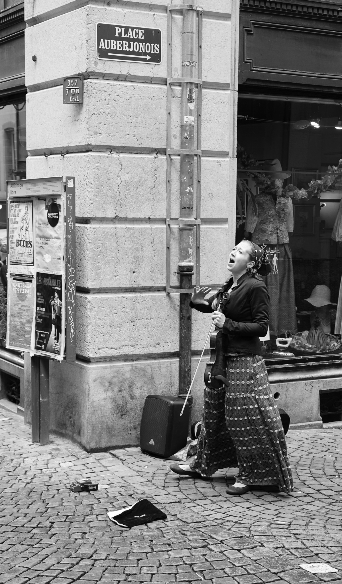 Chanteuse de rue (Lausanne)